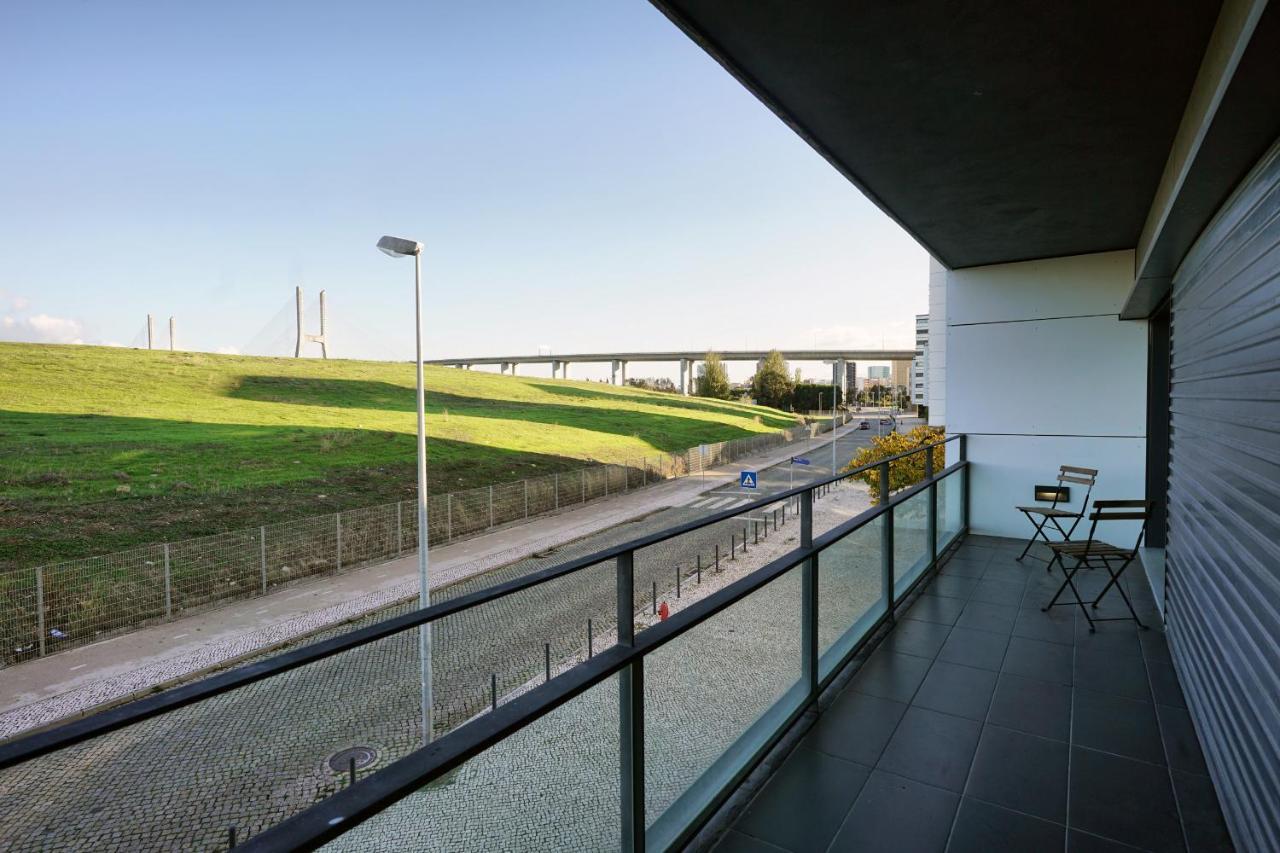 Bridge View With Balcony Apartment Sacavem Exterior photo